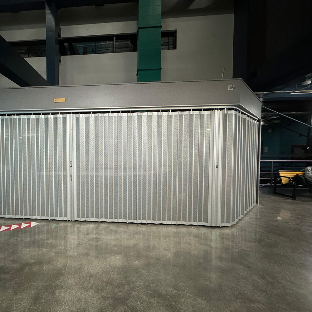 This is a photo of the old starbucks located in G wing. Unfortunatley there is little to no foot traffic in this wing and nothing has replaced the empty stall.
          </ul>